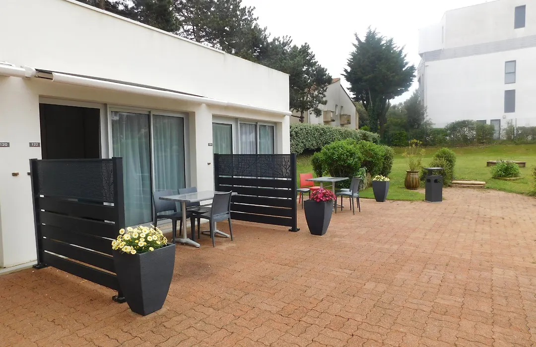 Residence Avec Piscine Face Au Port 200M Plage-1