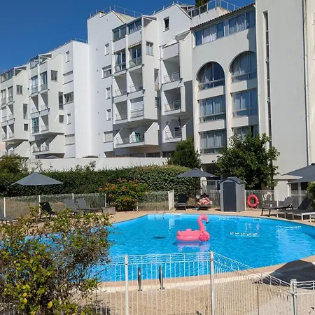 Residence Avec Piscine Face Au Port 200M Plage-3